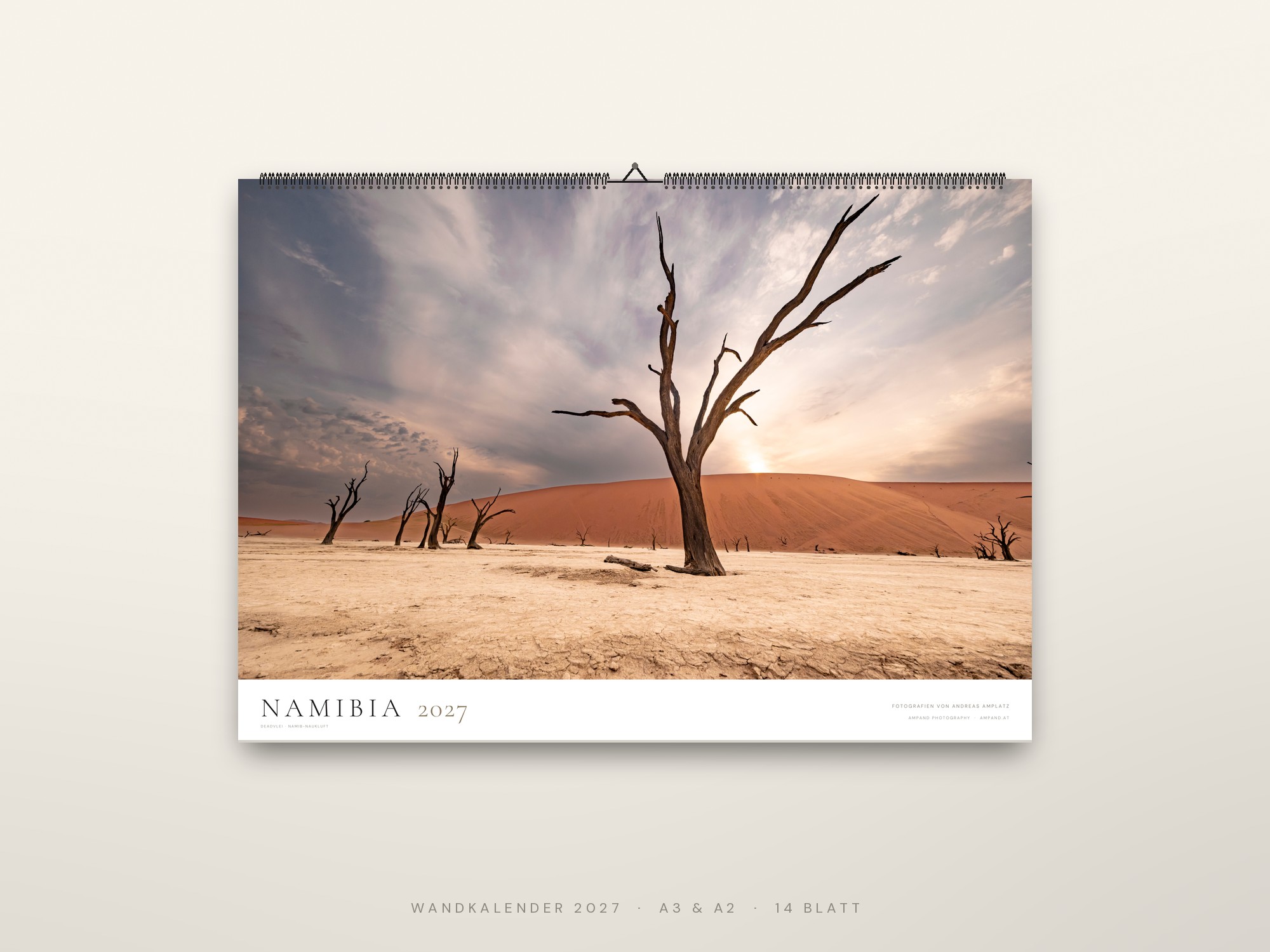 Namibia-Kalender 2027, aufgehängt an der Wand